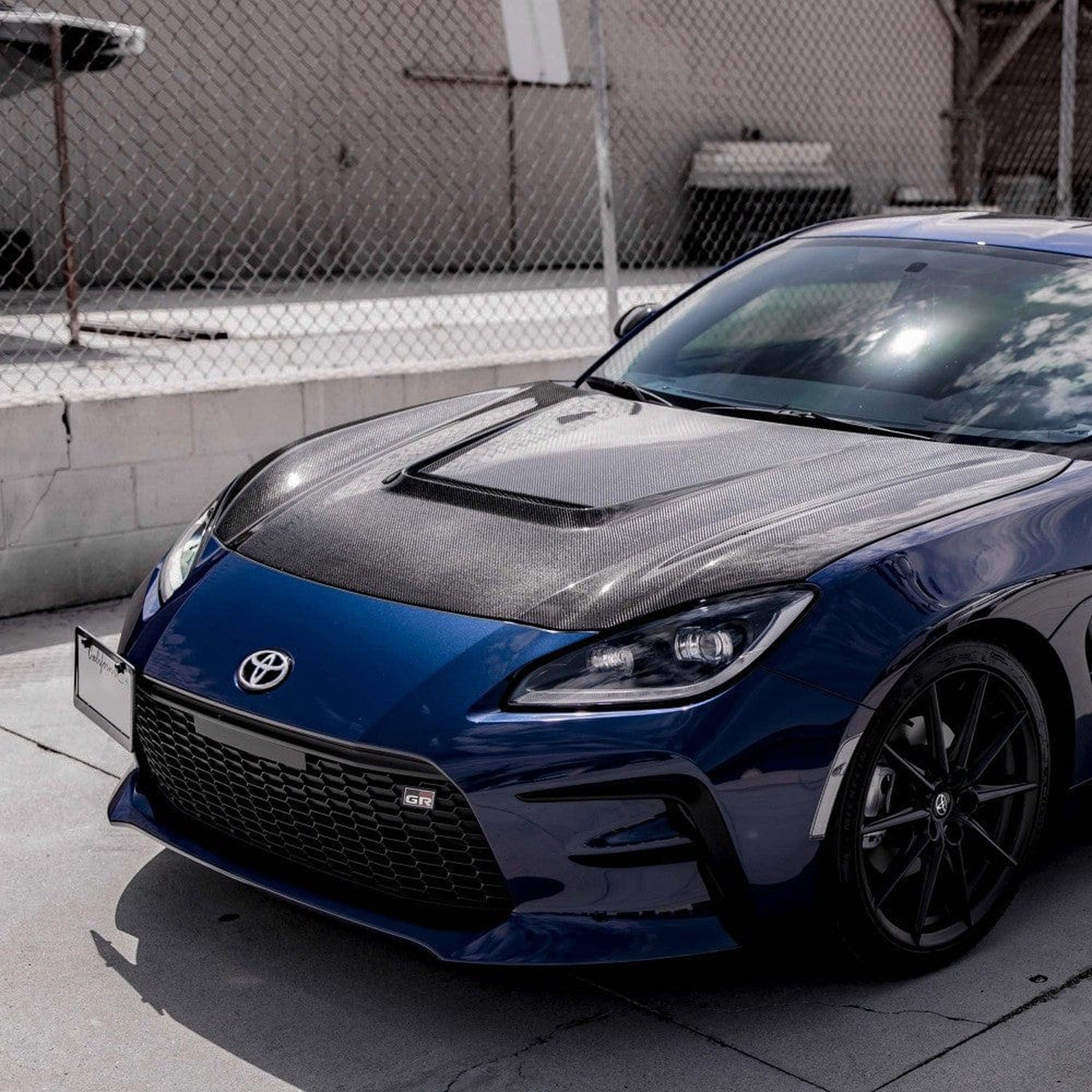 Seibon VS-Style Carbon Fiber Hood Toyota GR86 / Subaru BRZ 2022-2026 | HD22TY86-VS