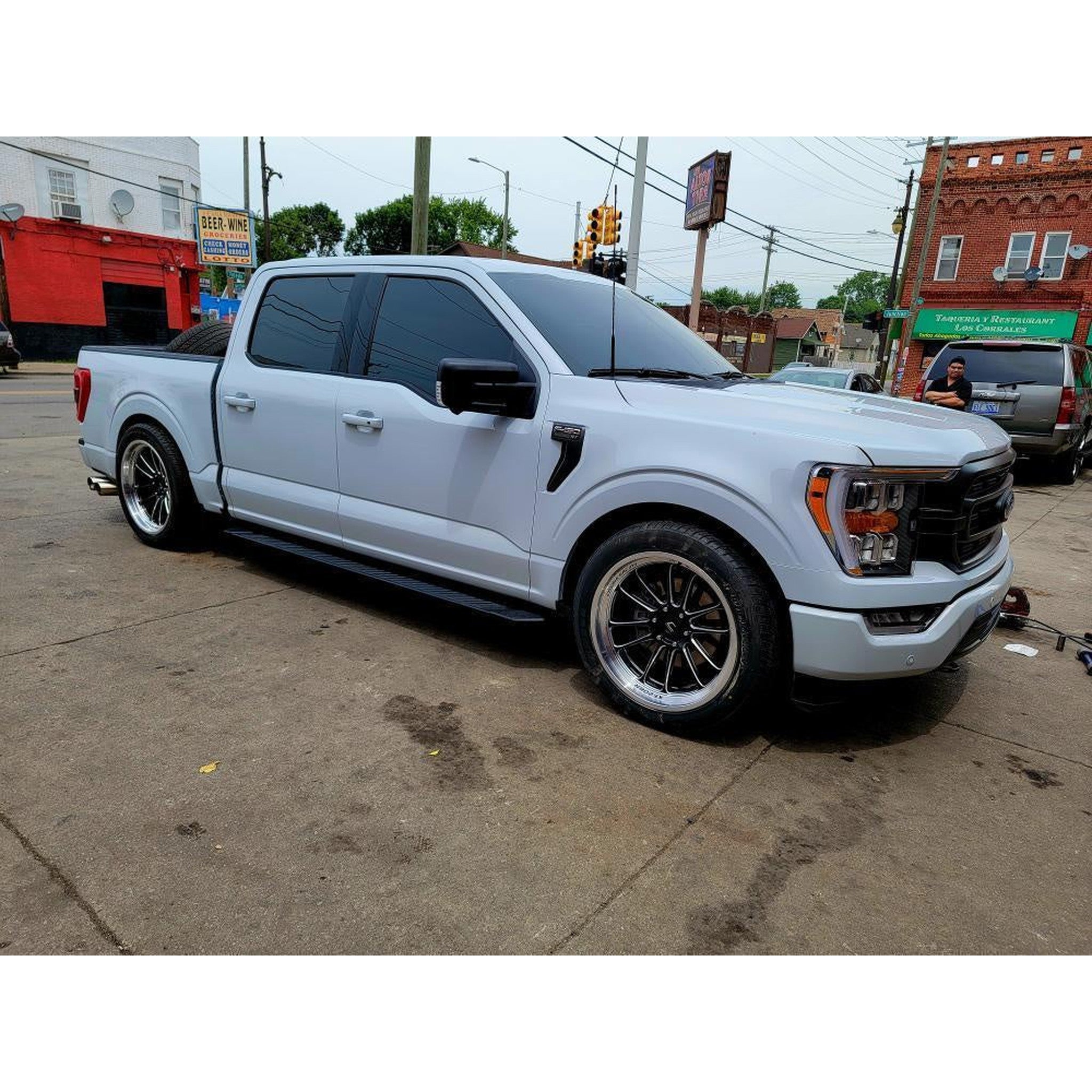 XT-206R Black w/ Machined Lip + Spokes Wheel 22x10 +0 6×135