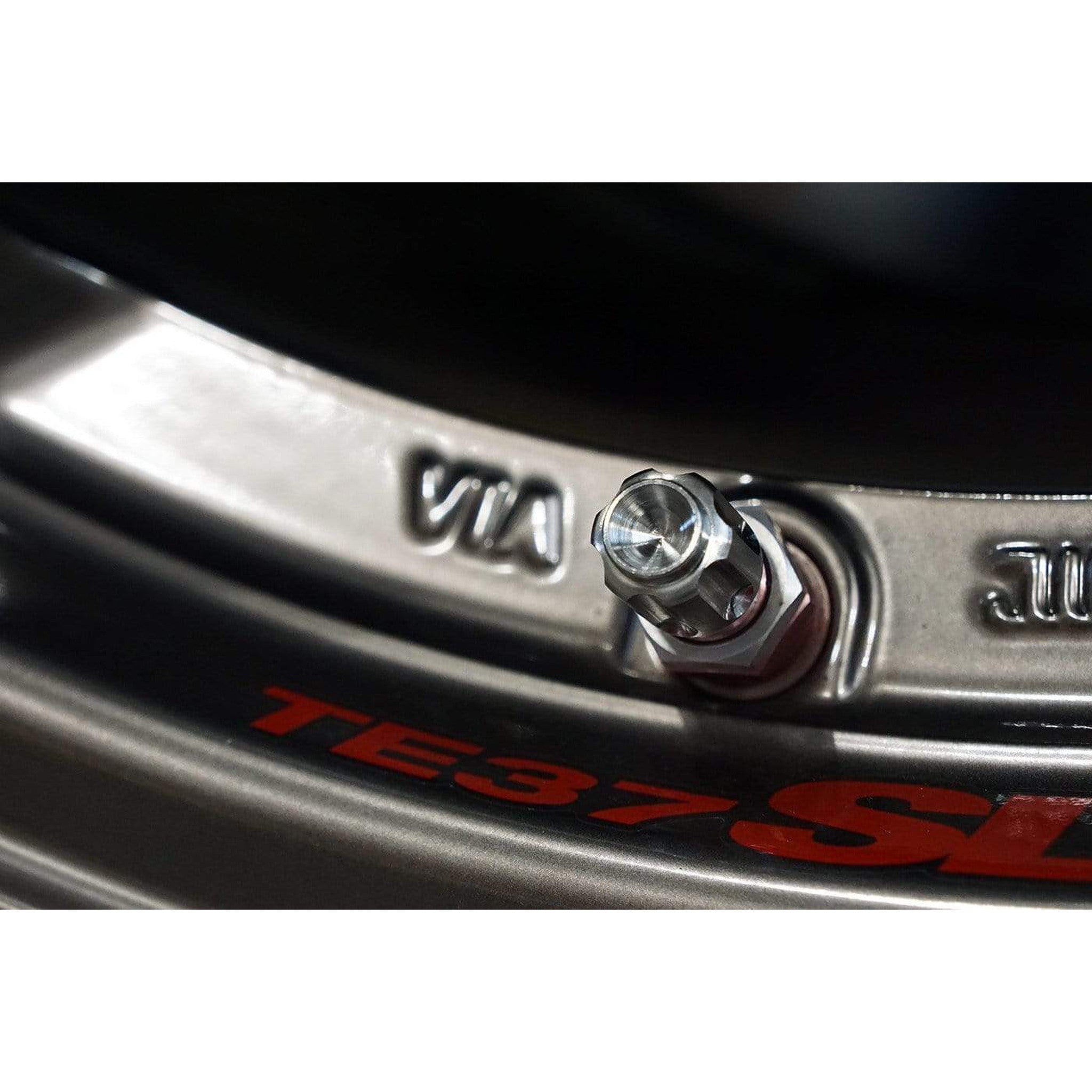 Fast Turn Fittings Titanium Valve Stem Caps - Gear Design