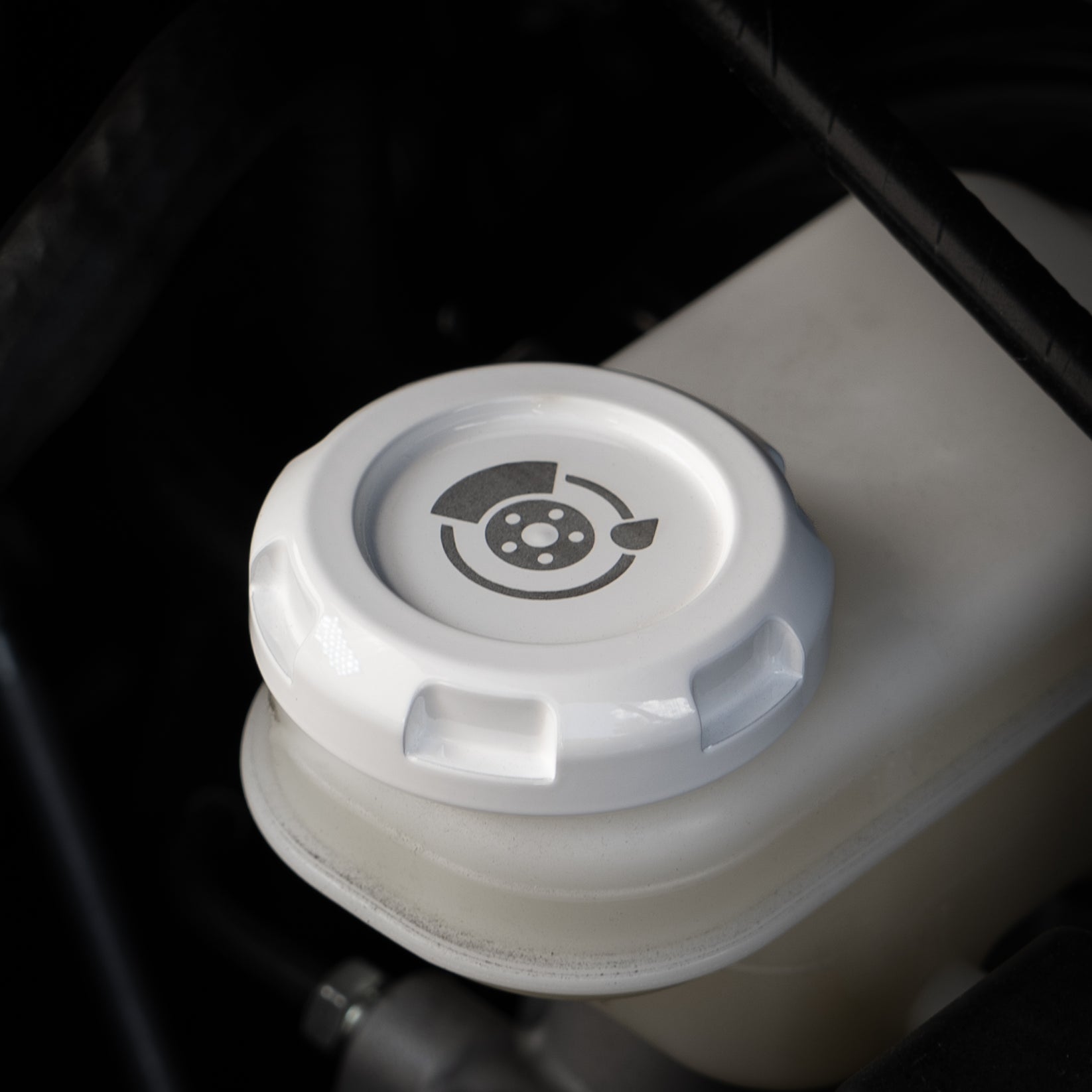 Billetworkz Brake Fluid Cap Engraved Zero Series White Subaru WRX 02-26 / STI 04-21 | BW-EBCZ-SUB-BRK-WHT-E