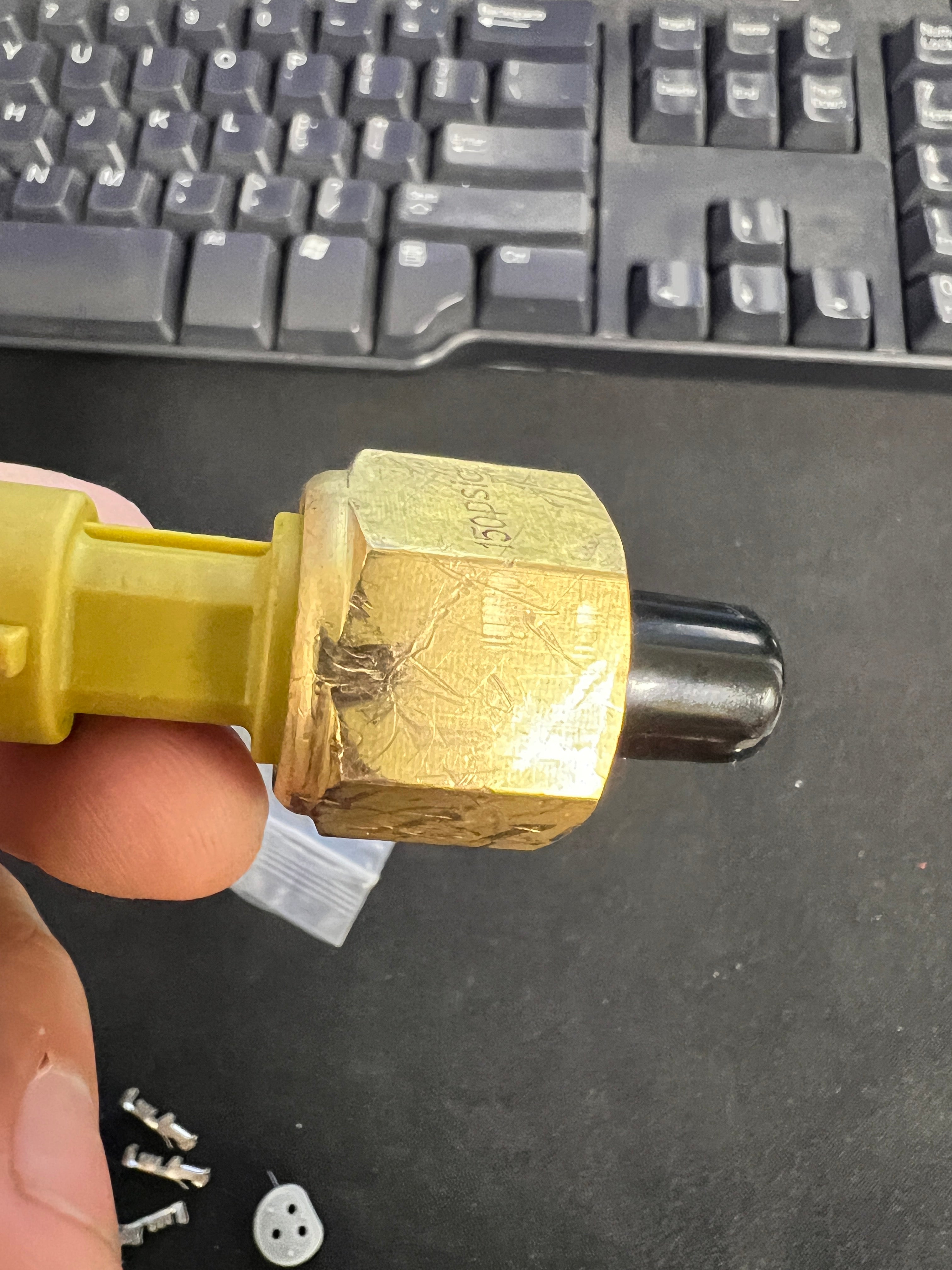 Clearance / OPEN BOX AEM 150 PSIg MAP Brass Sensor Kit (Includes 150 PSIg Brass Sensor & 12" Flying Lead Connector)