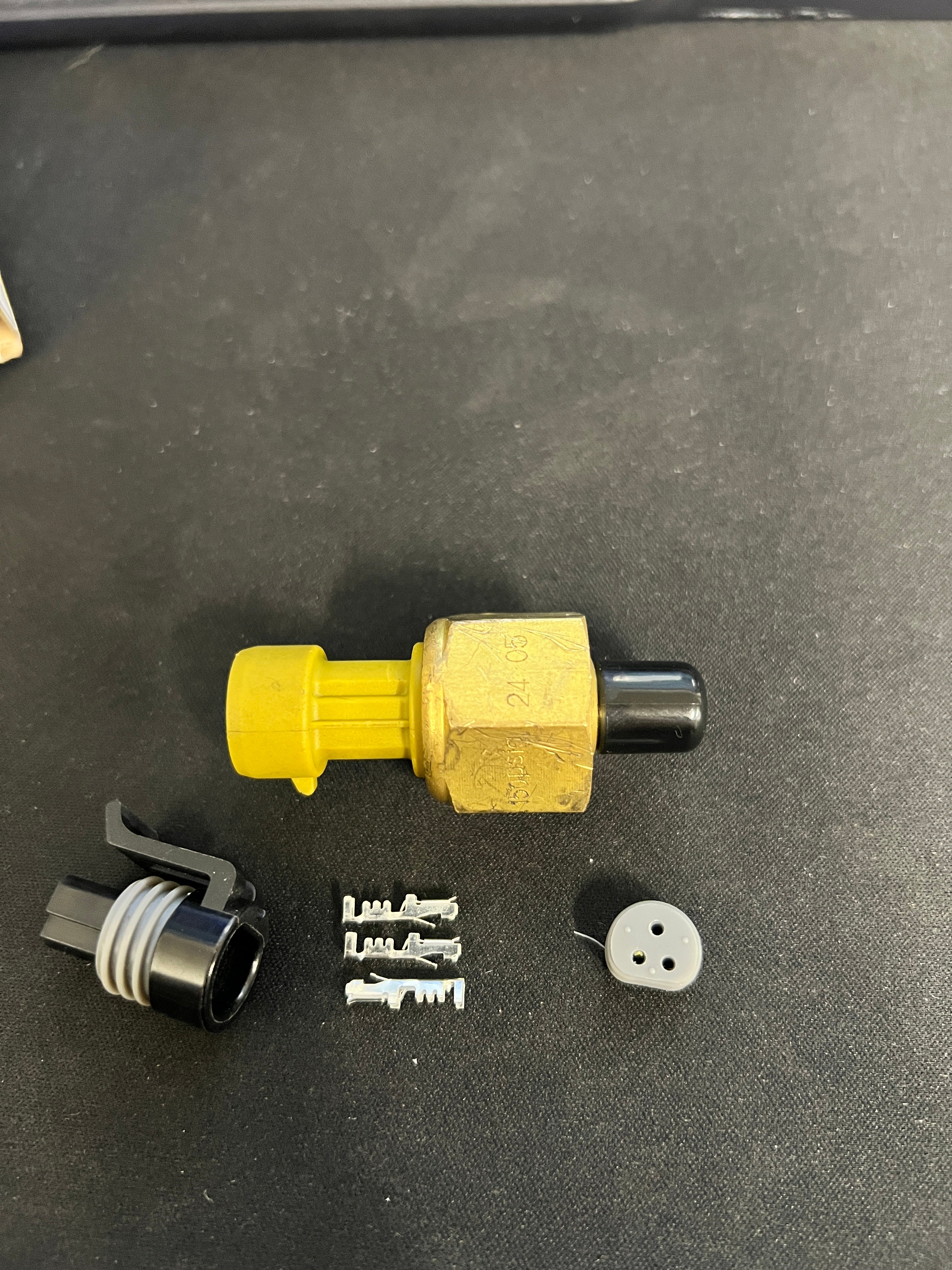 Clearance / OPEN BOX AEM 150 PSIg MAP Brass Sensor Kit (Includes 150 PSIg Brass Sensor & 12" Flying Lead Connector)