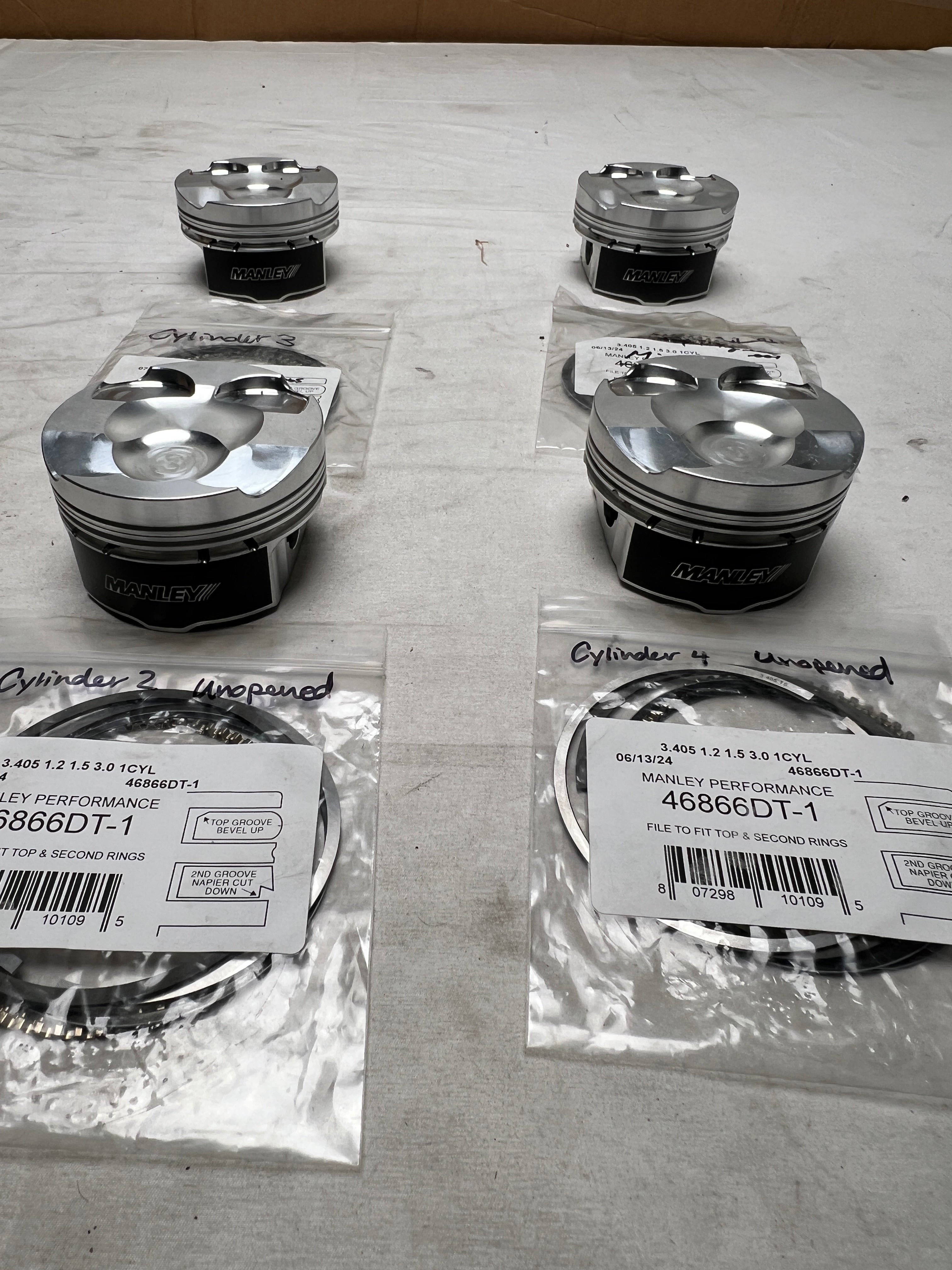 Clearance / OPEN BOX Manley 86.5mm +.5mm Bore 10:1 Dish Pistons + Rings Subaru WRX 2015-2021