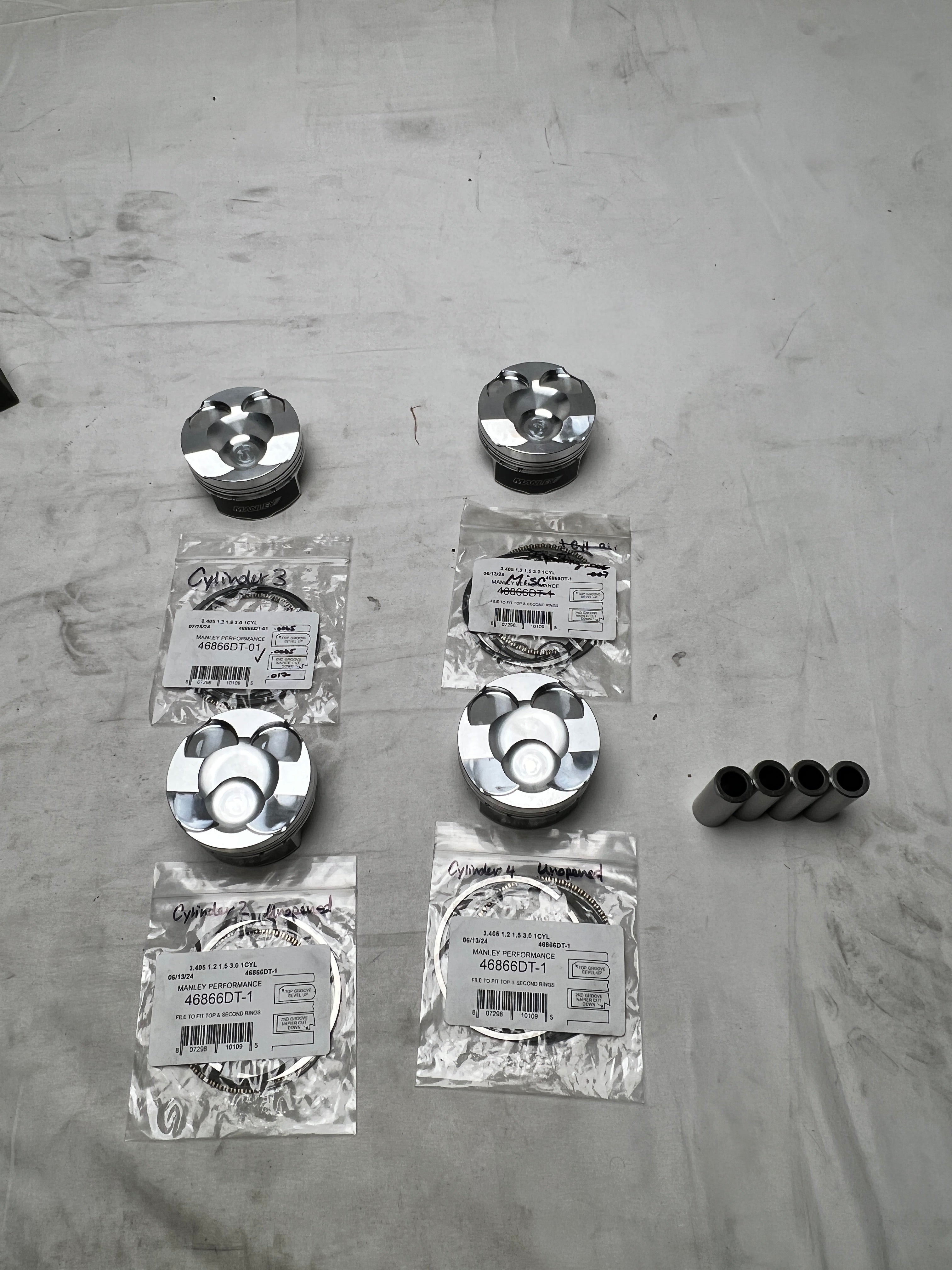 Clearance / OPEN BOX Manley 86.5mm +.5mm Bore 10:1 Dish Pistons + Rings Subaru WRX 2015-2021