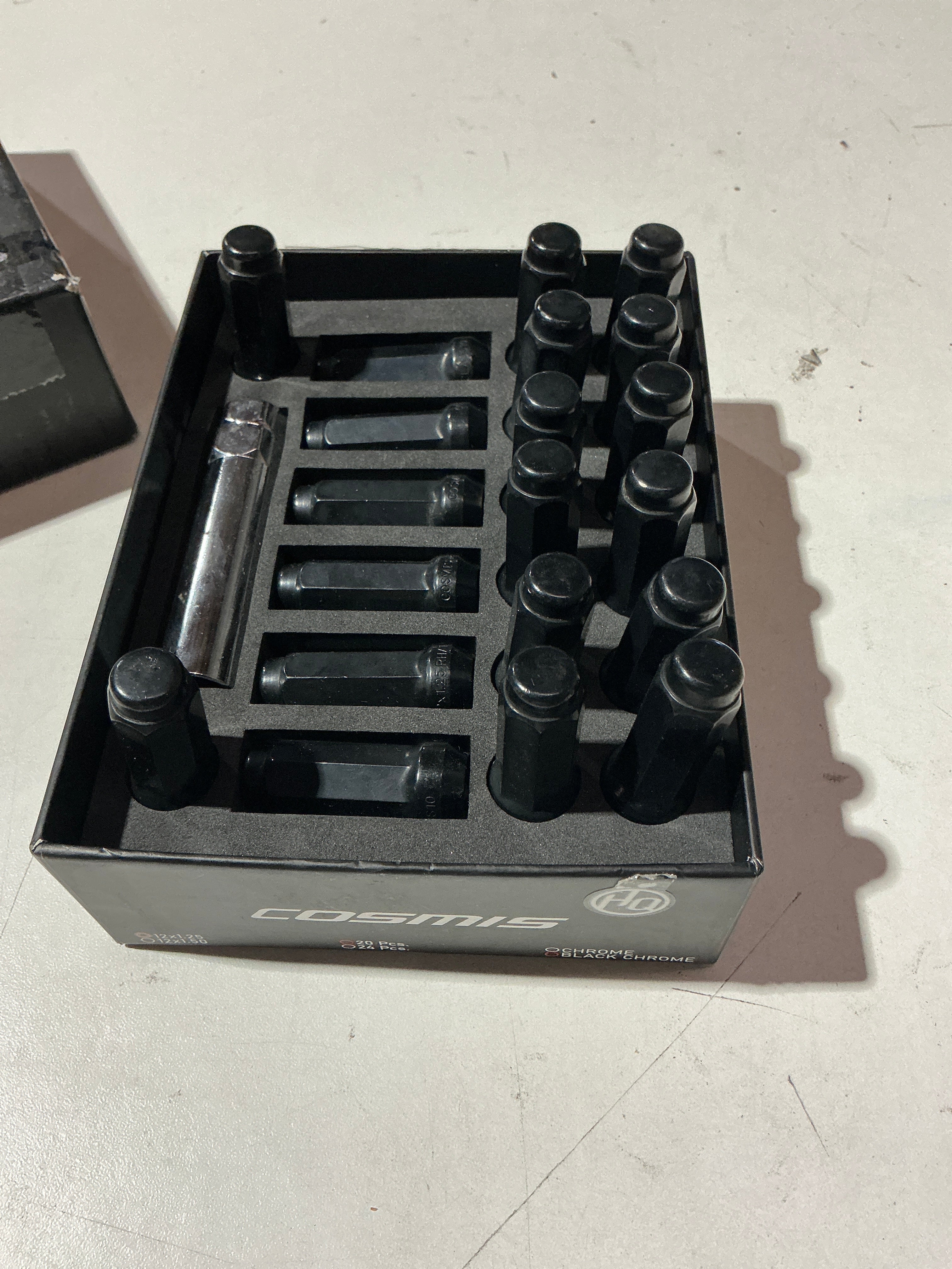 [OPEN BOX] Cosmis Wheels Wheels Closed-Ended Lug Nuts 12x1.25mm - Set of 20 - Black - Black