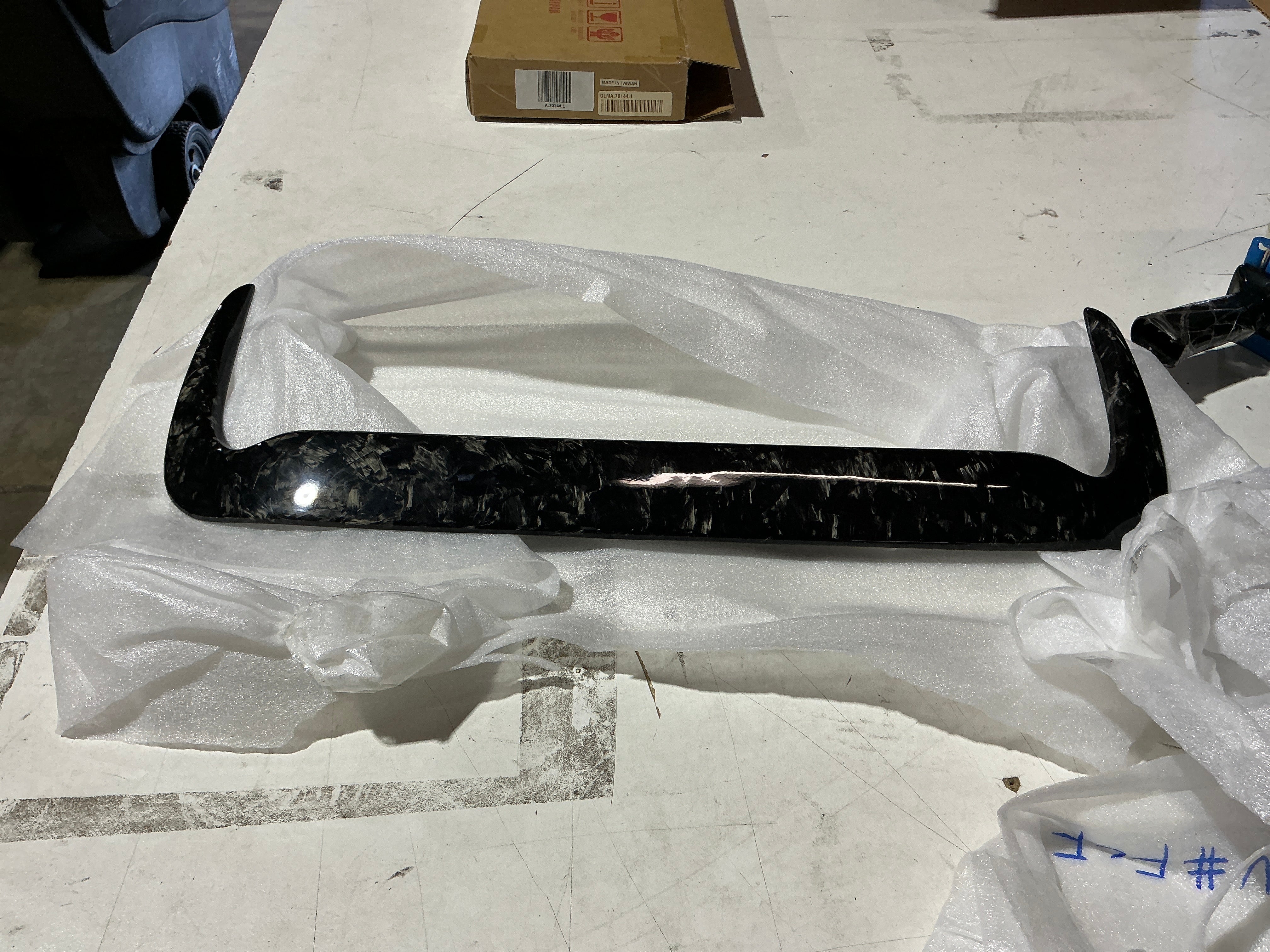 [OPEN BOX] OLM Forged Carbon Fiber Hood Vent Extension WRX / STI 2015-2021 | A.70144.1 - Default Title