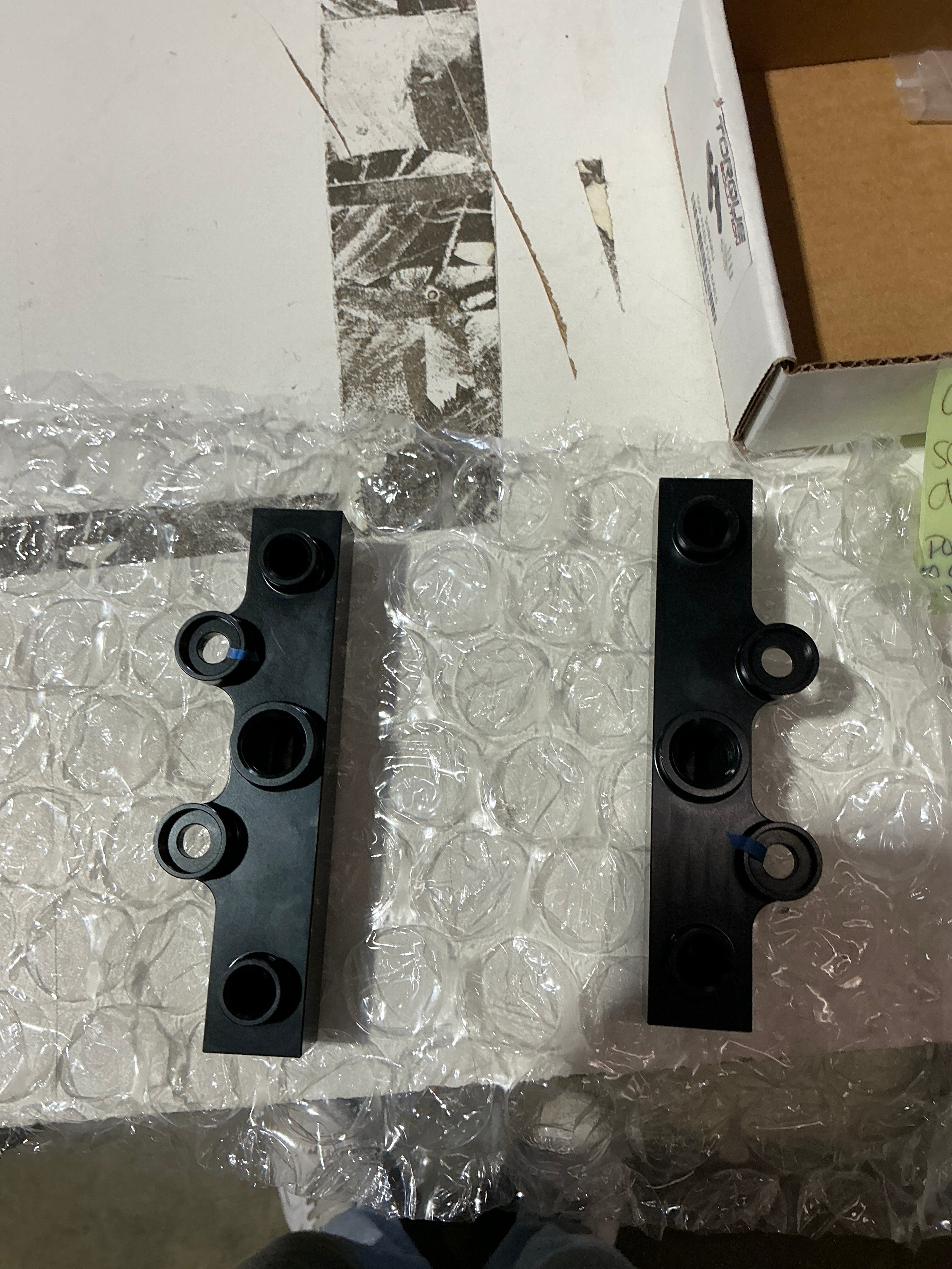 [OPEN BOX] Torque Solution Top Feed Fuel Rails Black V2 Subaru WRX 02-14 / STI 07-20 / LGT 07-12 / FXT 06-13 | TS-SU-400BK.2