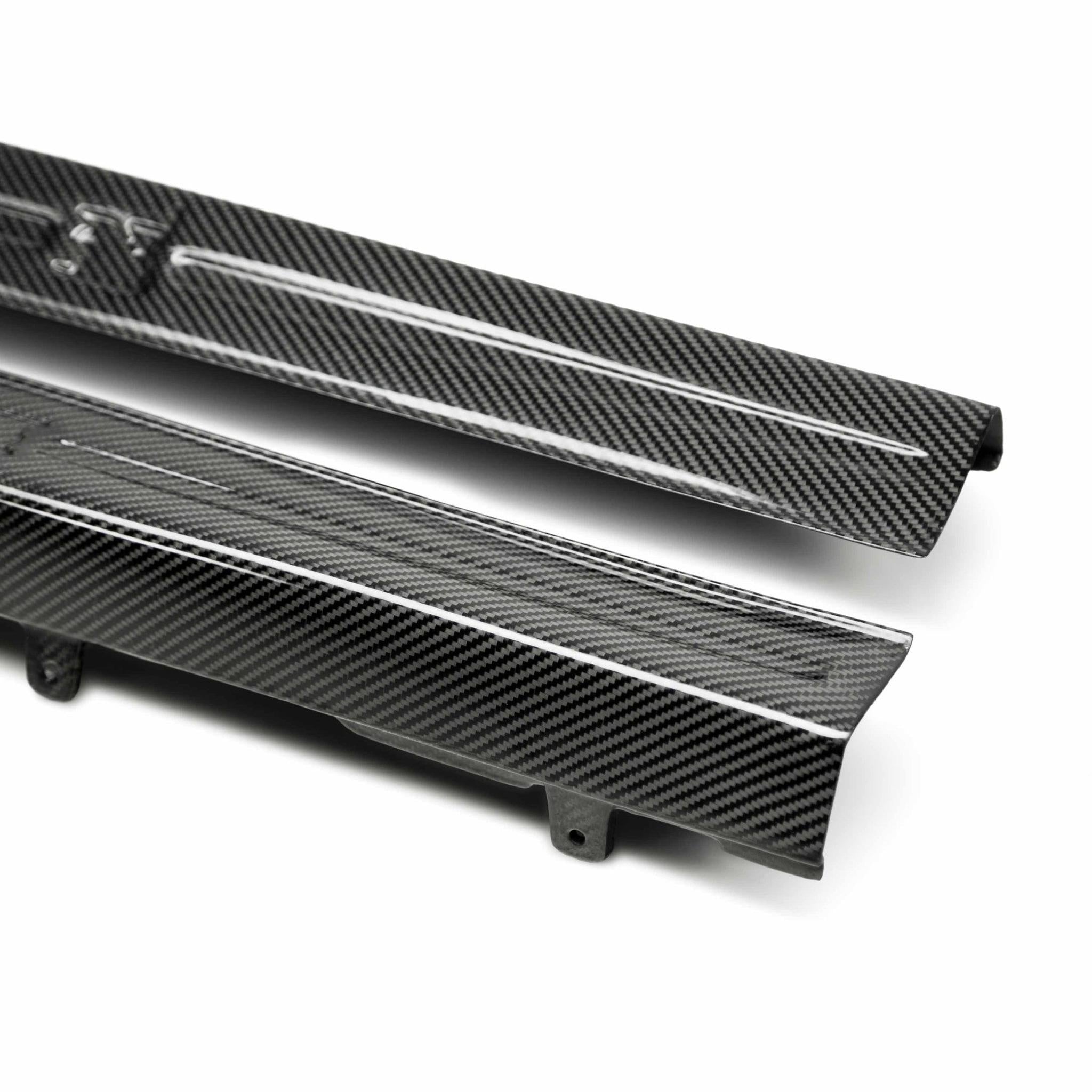 Seibon OEM Style Carbon Fiber Door Sills (Pair) Nissan GT-R 2009-2025 | DS0910NSGTR