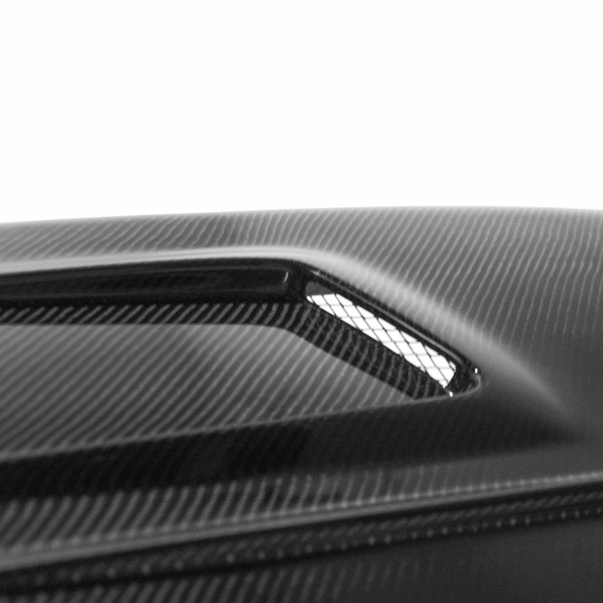 Seibon TT-Style Carbon Fiber Hood Nissan Skyline GT-S R33 1996-1998 | HD9798NSR33S-TT