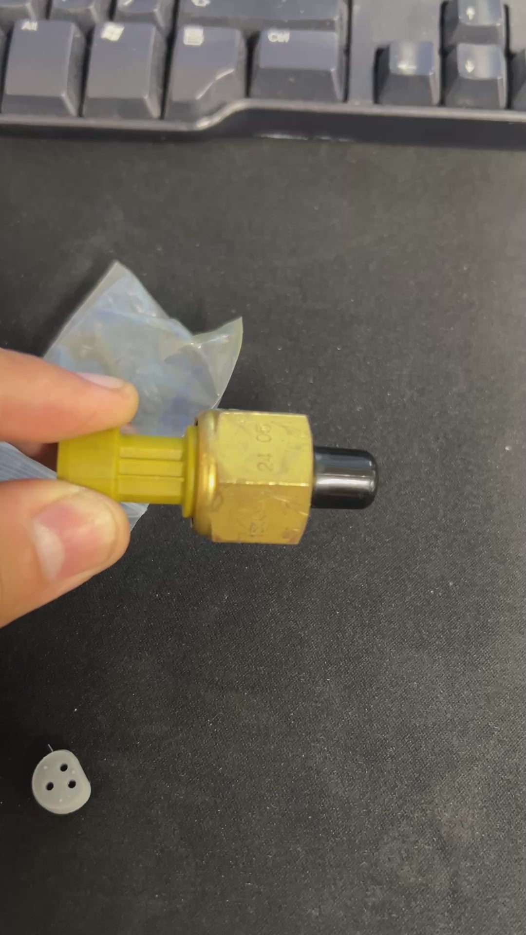 Clearance / OPEN BOX AEM 150 PSIg MAP Brass Sensor Kit (Includes 150 PSIg Brass Sensor & 12" Flying Lead Connector)