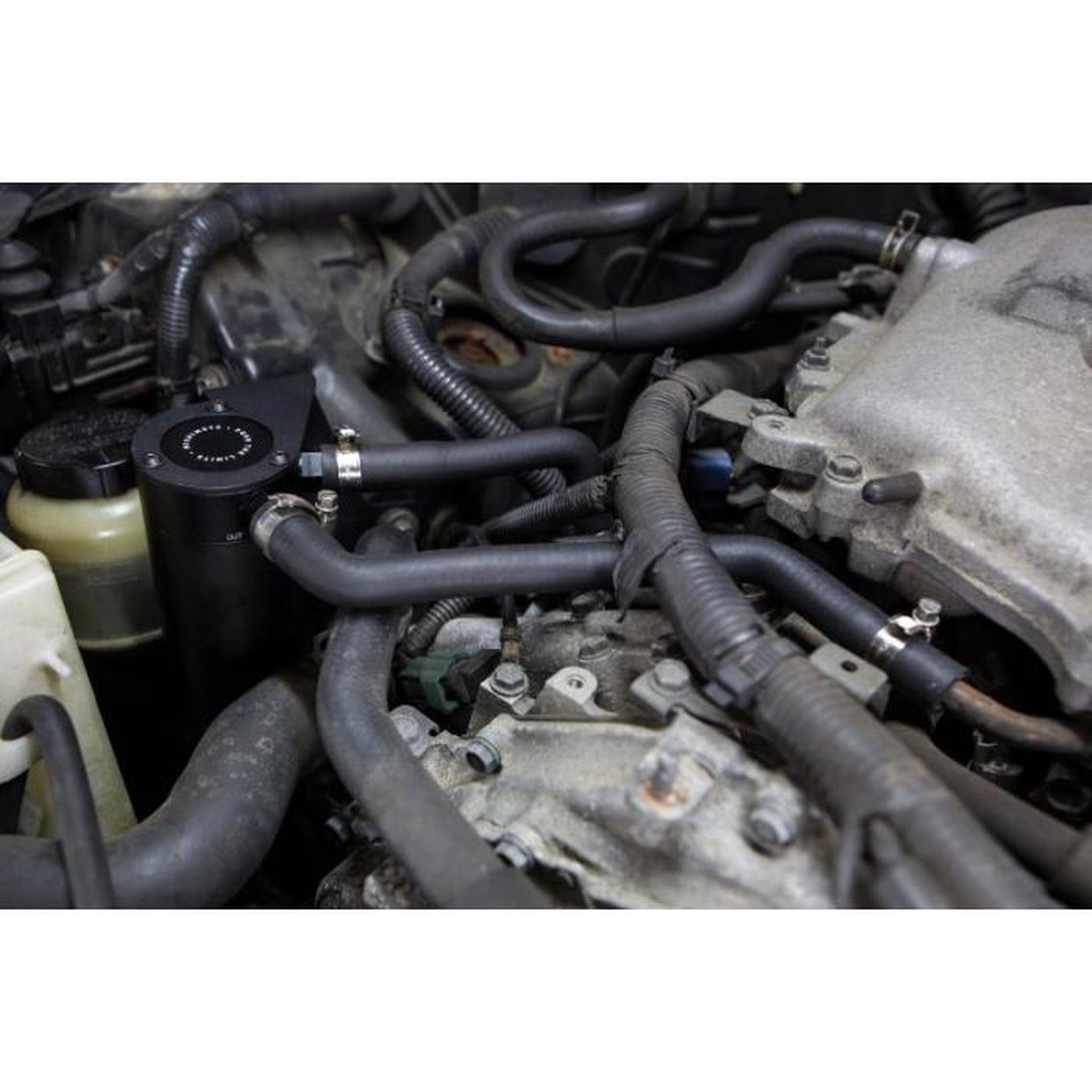 Mishimoto PCV-Side Direct Fit Catch Can Kit Nissan 350Z 03-06 / Infiniti G35 04-07 | MMBCC-350Z-03PBE